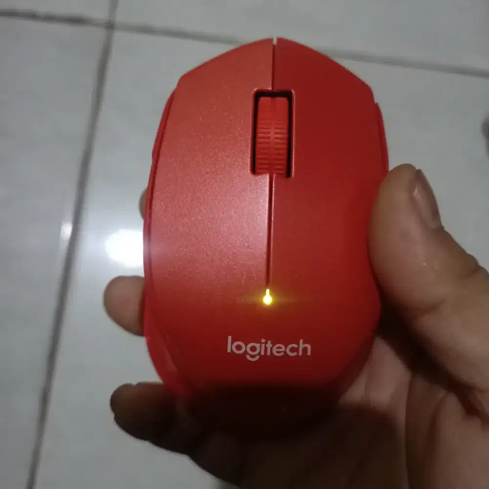 Mouse mrek logitech M331 kondisi bekas