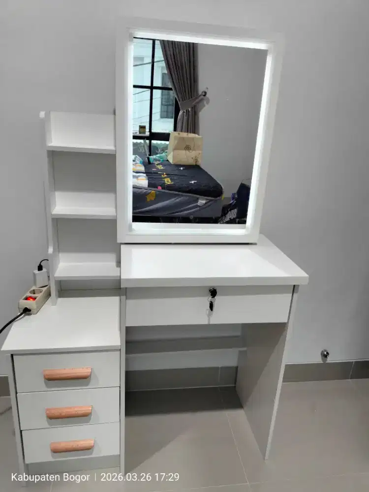 Meja rias sliding kaca dg lampu LED