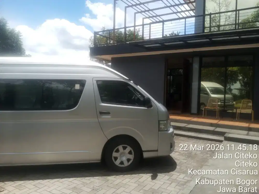 Mencari pegawai untuk rental mobil