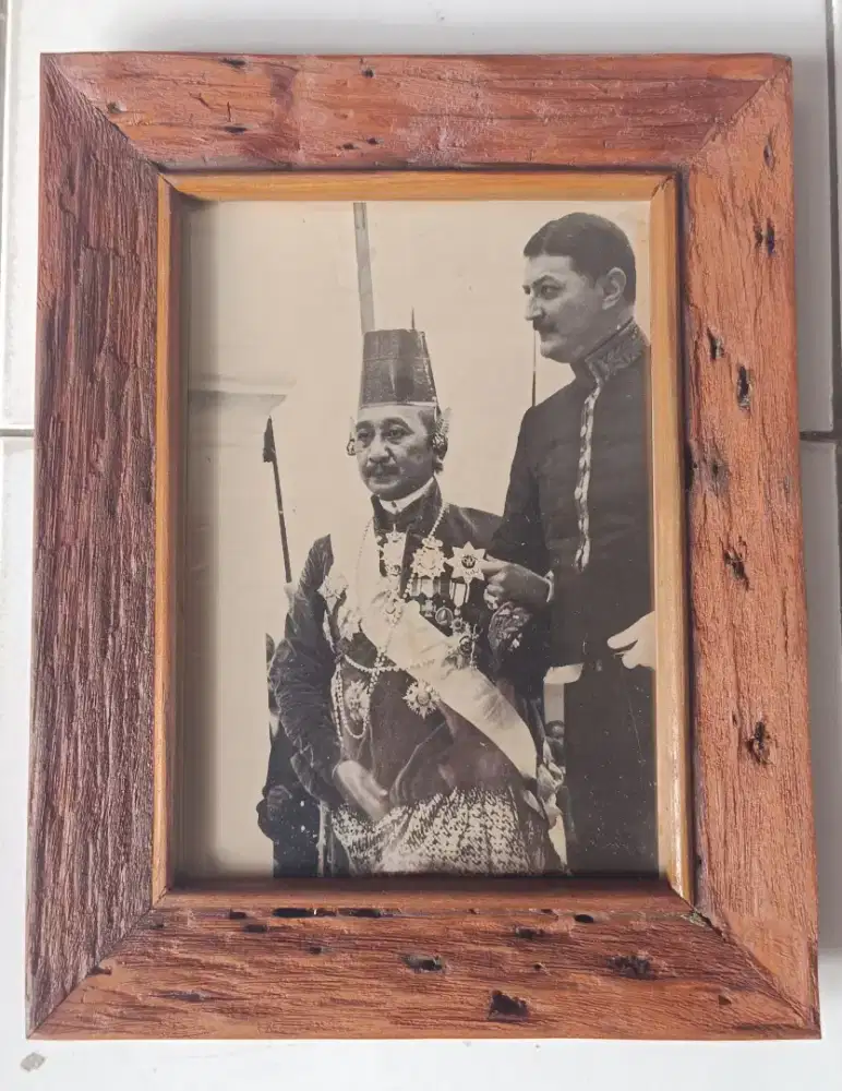 Sri sultan Hamengku Boewono Vlll bersama Gubenur jogjakarta