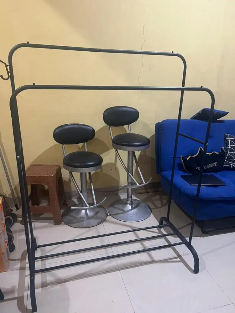 Gantungan baju bahan besi
