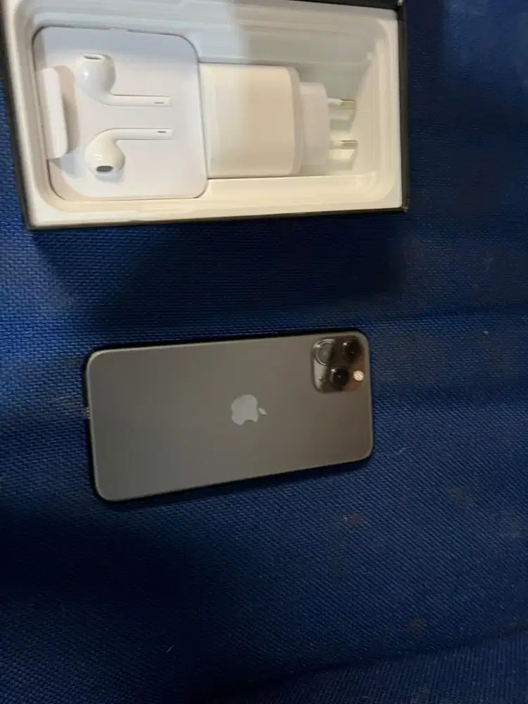 iphone 11 pro 256gb sangat bagus sekali wak