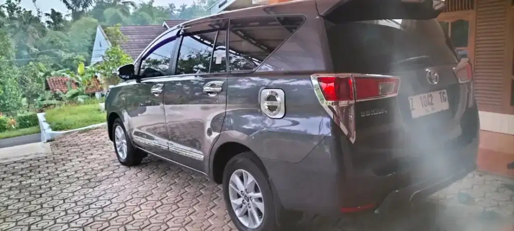 Toyota Kijang Innova (2016)
