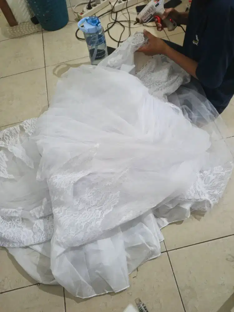 Di butuhkan  aplikasi gaun wanita