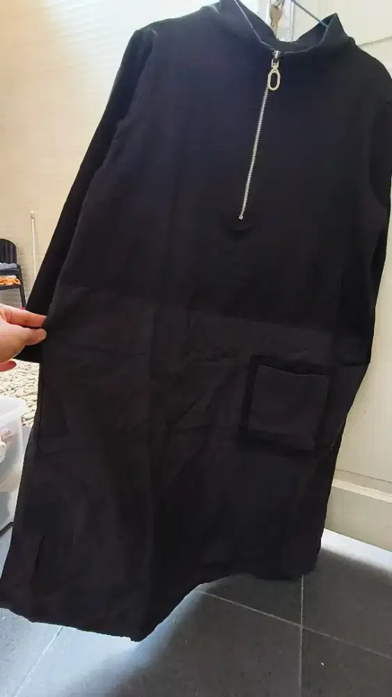 Drees hitam kaos, bagian bawah katun