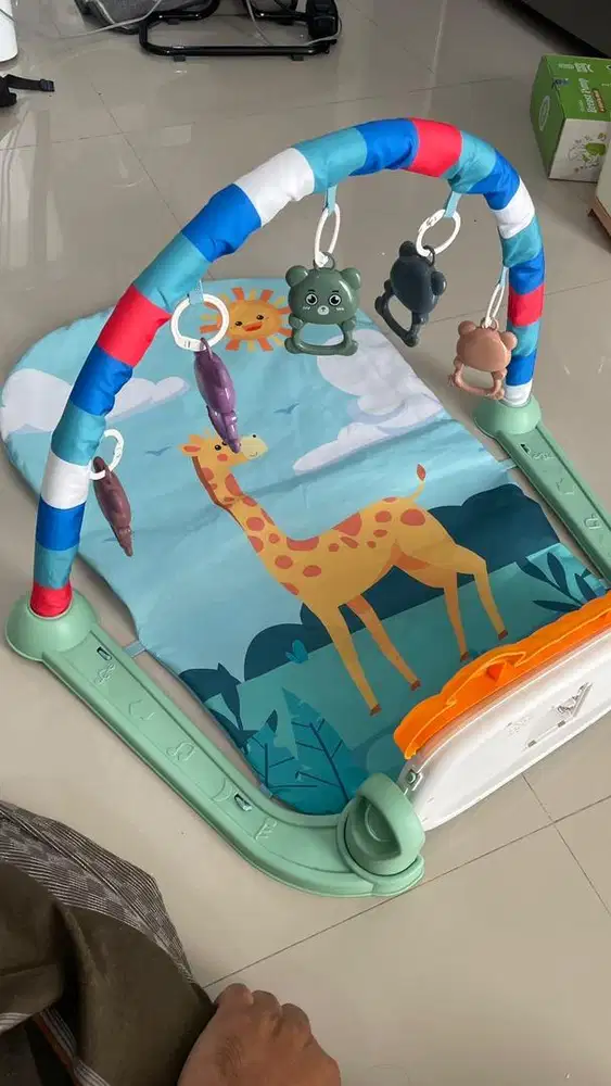 Alas Bermain Piano Pedal Musik