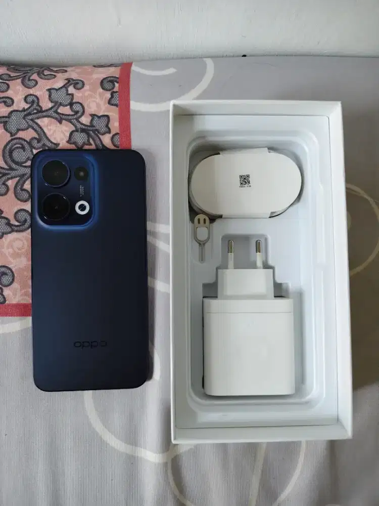 Oppo Reno 13 Ram 12/256 Warna biru