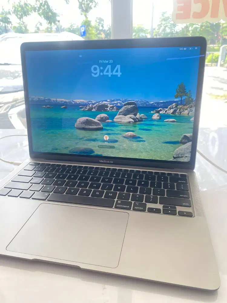 Dijual MacBook Air 2020 M1 13 inch warna Space Grey