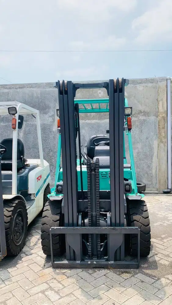 MITSUBISHI GRENDIA 3 TON MAST TRILIFT LANGSUNG PEMILIK