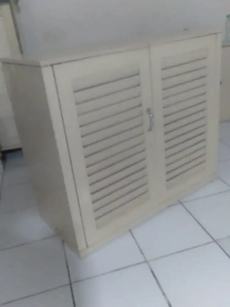 Lemari baju kayu