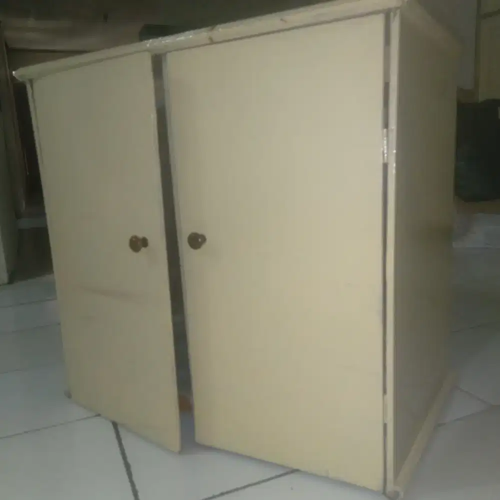 Lemari kecil multiplex