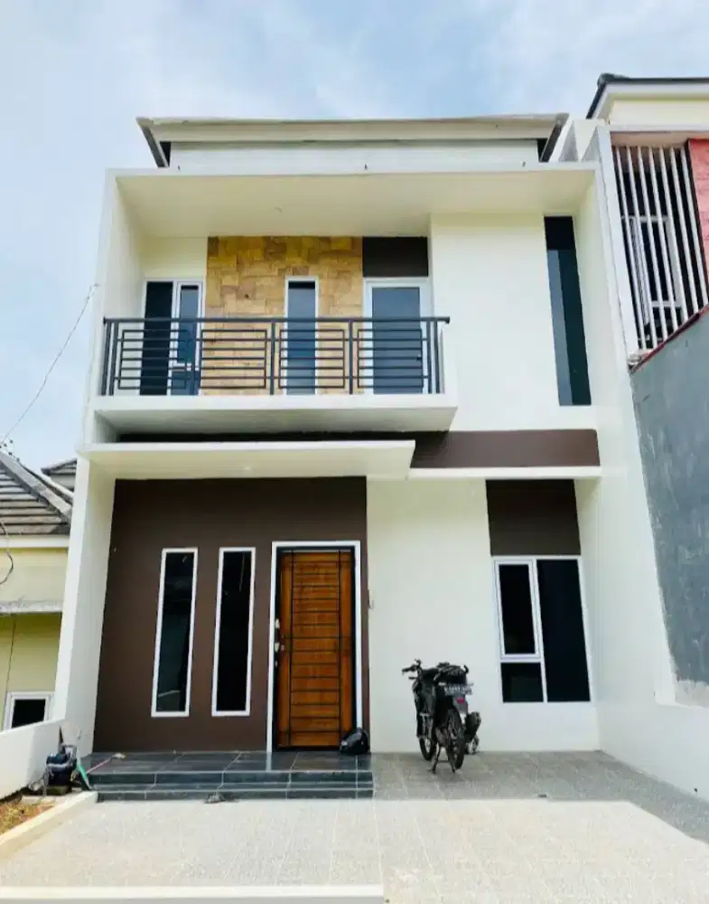 Rumah mewah dua lantai strategis dekat RS hermina Banyumanik