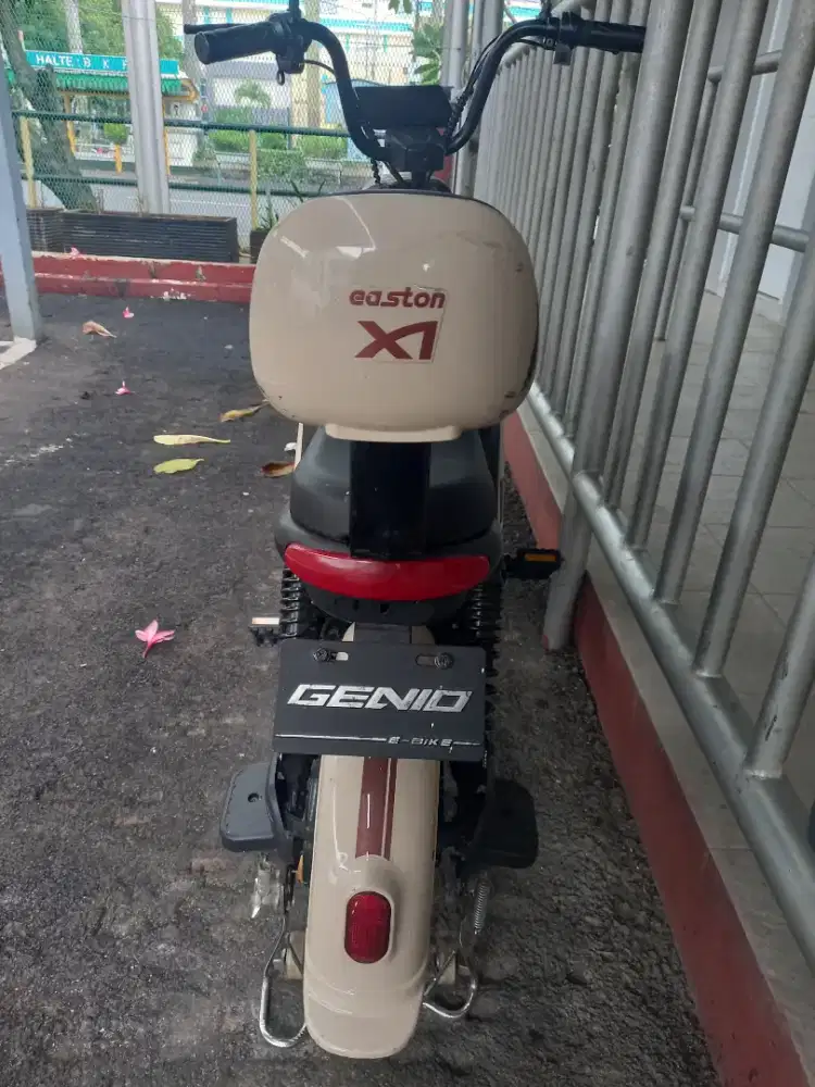 Sepedah listrik genio easton xi bagus