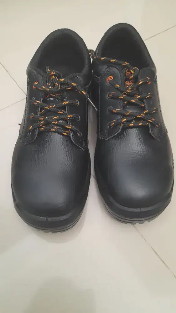 Sepatu safety shoes merek king by honeywell size 32
