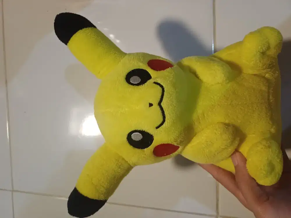 Boneka Pokemon Pikachu
