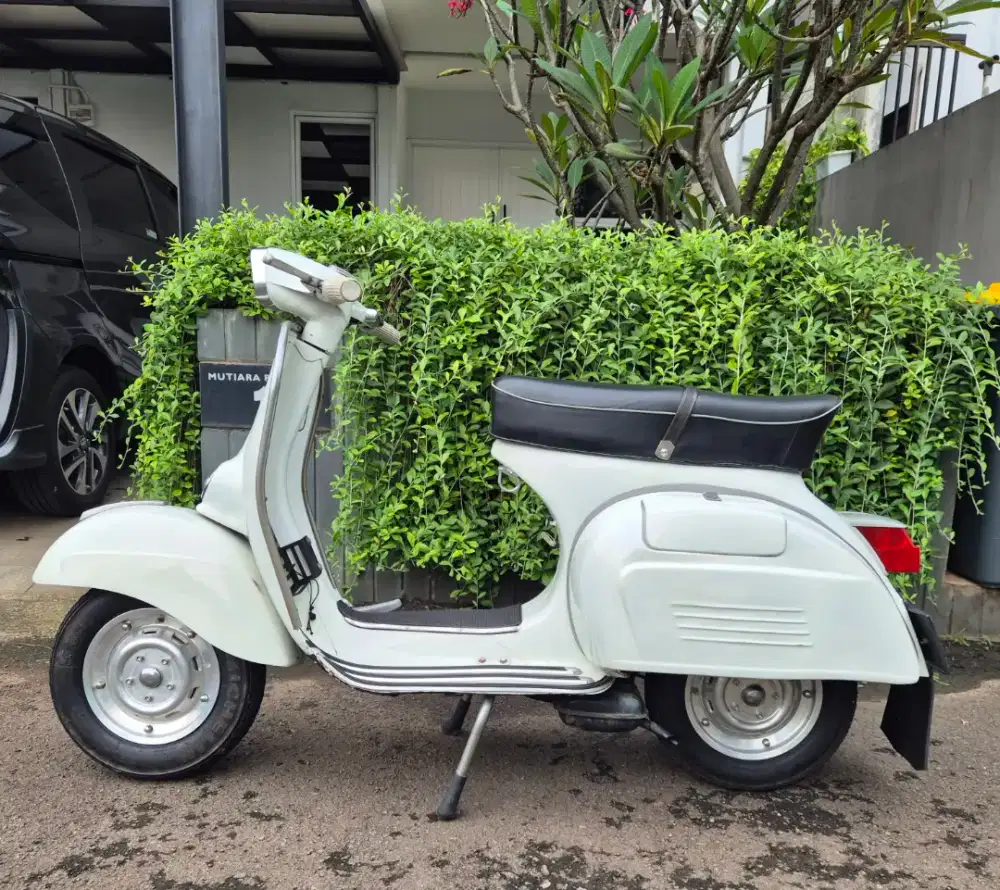 Vespa Sprint Veloce 1976 Putih