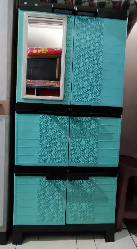 Lemari Pakaian Plastik