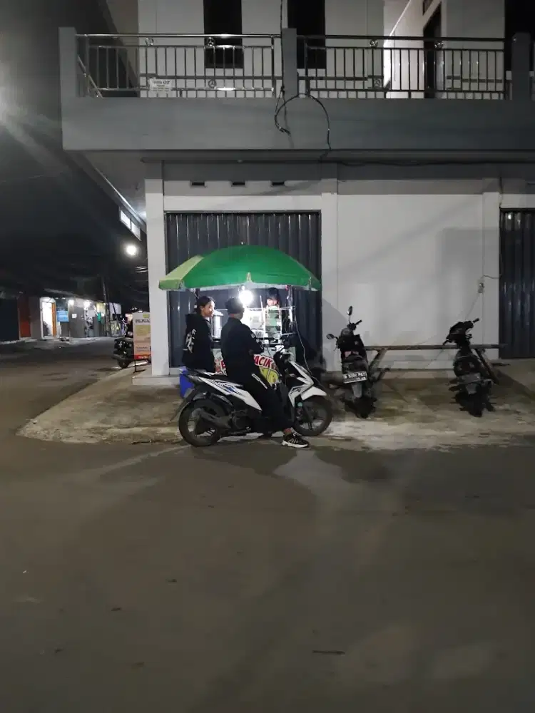 Karyawati es teh khusus perempuan