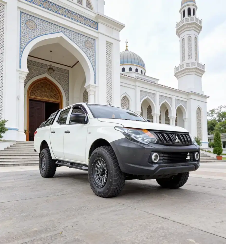 Mitsubishi Triton HDX MT solar