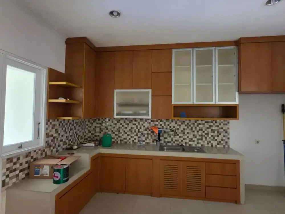 Sewa Rumah 2 Lantai Semi furnished 4 Kamar tidur di Chalcedony PHG Gading Serpong dekat Pahoa dan Universitas