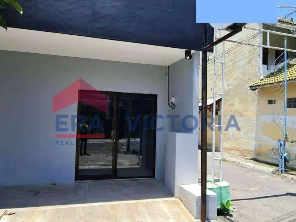 Ruang Usaha Sewa Sukorejo Kab Kediri Dekat Kantor Bupati, Bersebelahan dengan Cafe, Area Parkir Luas, Dalam Perumahan & Lingkungan Tenang