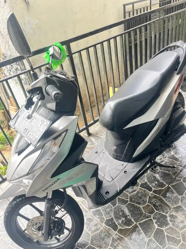 Beat Deluxe 2021 Silver List Merah