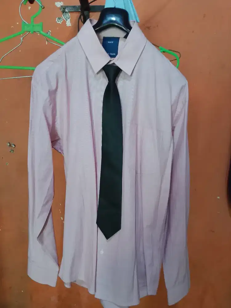 Dijual kemeja Stanley Adam size L masih kayak baru