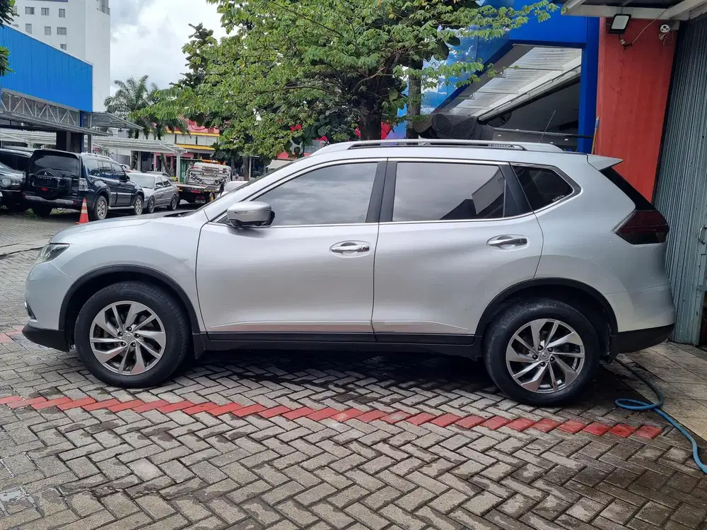 Nissan Xtrail 2.5 Automatic 2017 Bensin Silver Metalik