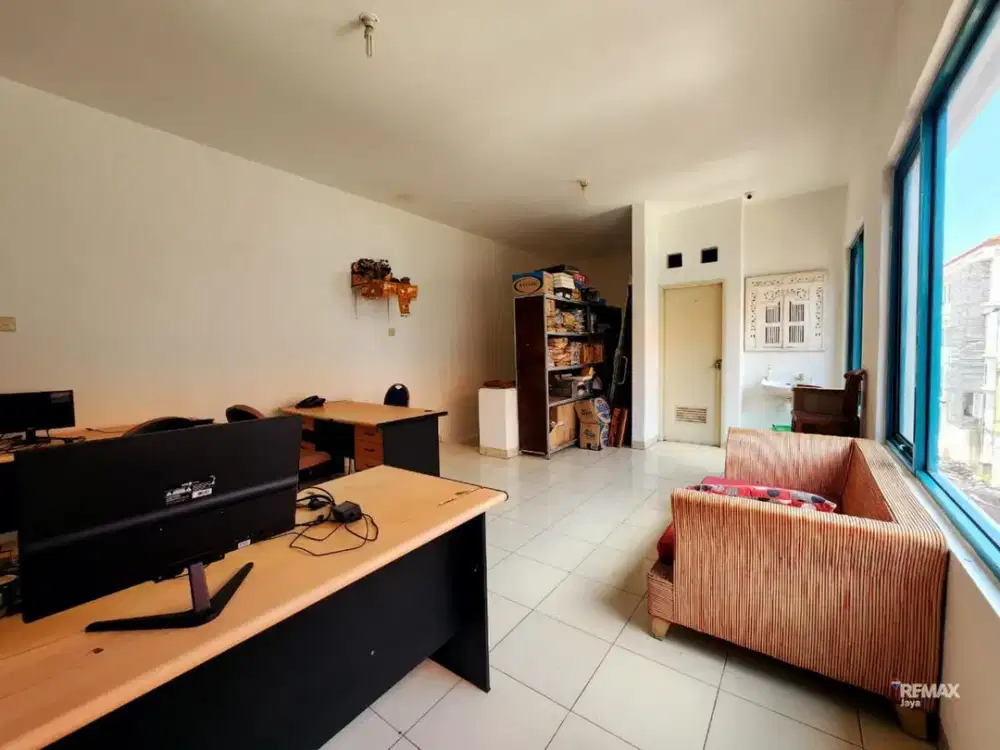 Ruko tiga lantai di area Teuku Umar, Denpasar, dijual.