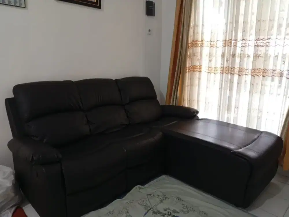 Sofa bentuk L merk Selma
