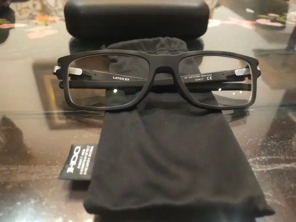 Kacamata Pria Oakley Latch EX Like New
