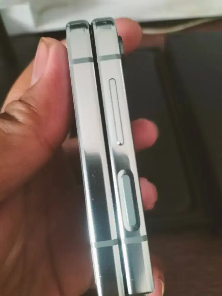 Samsung Zflip 5 8/256 resmi fullset mulus