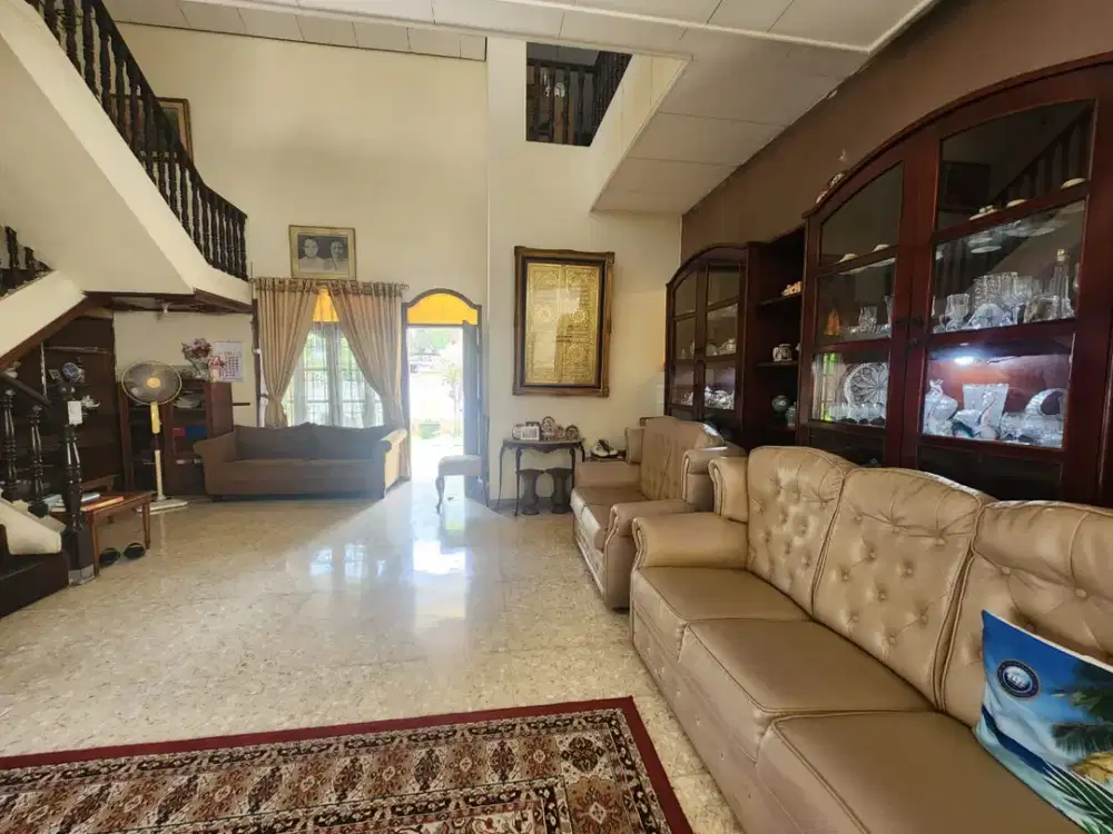 DIJUAL RUMAH POSISI HOEK DI PULO ASEM AJKARTA TIMUR 2 LANTAI 5BR