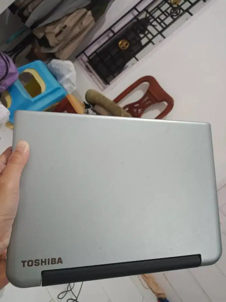 Laptop Toshiba Satellite NB10-A Silver Slim, RAM 4 GB SSD 128 GB