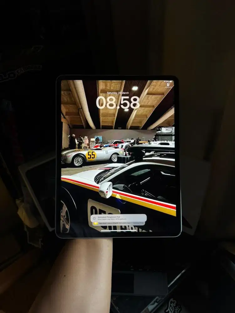 ipad pro 12.9 gen 5 M1 128gb wifi only ibox + apple magic keyboard