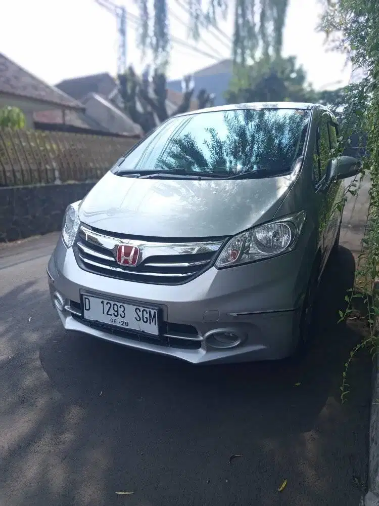 Honda freed sd automatic  2013