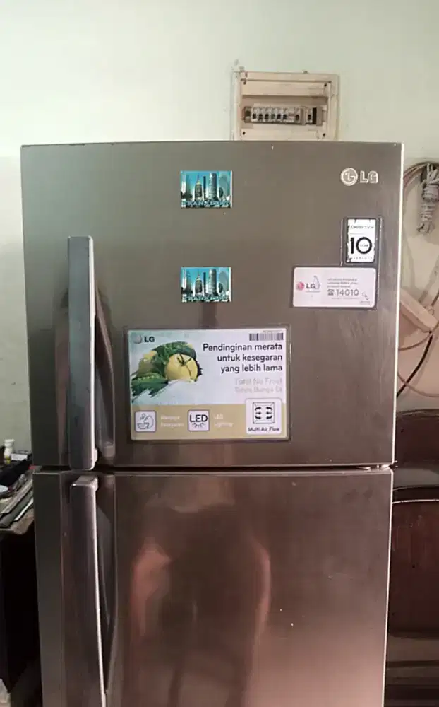 Kulkas 2 pintu LG( inverter)