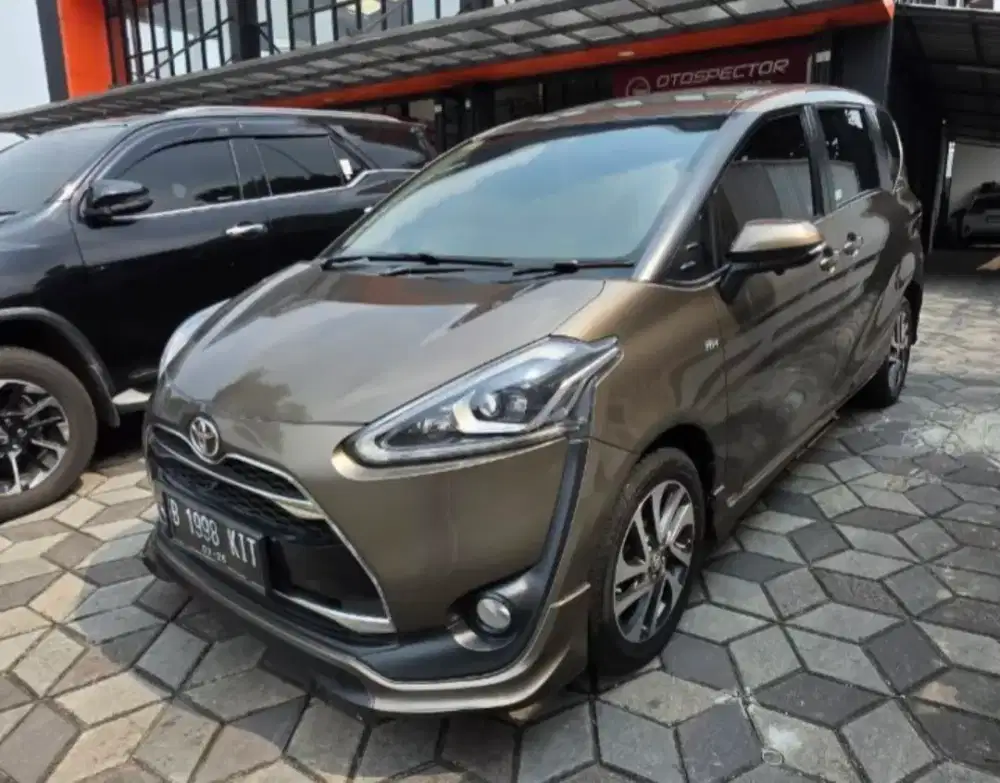 SIENTA Q AT DP 10 JT.