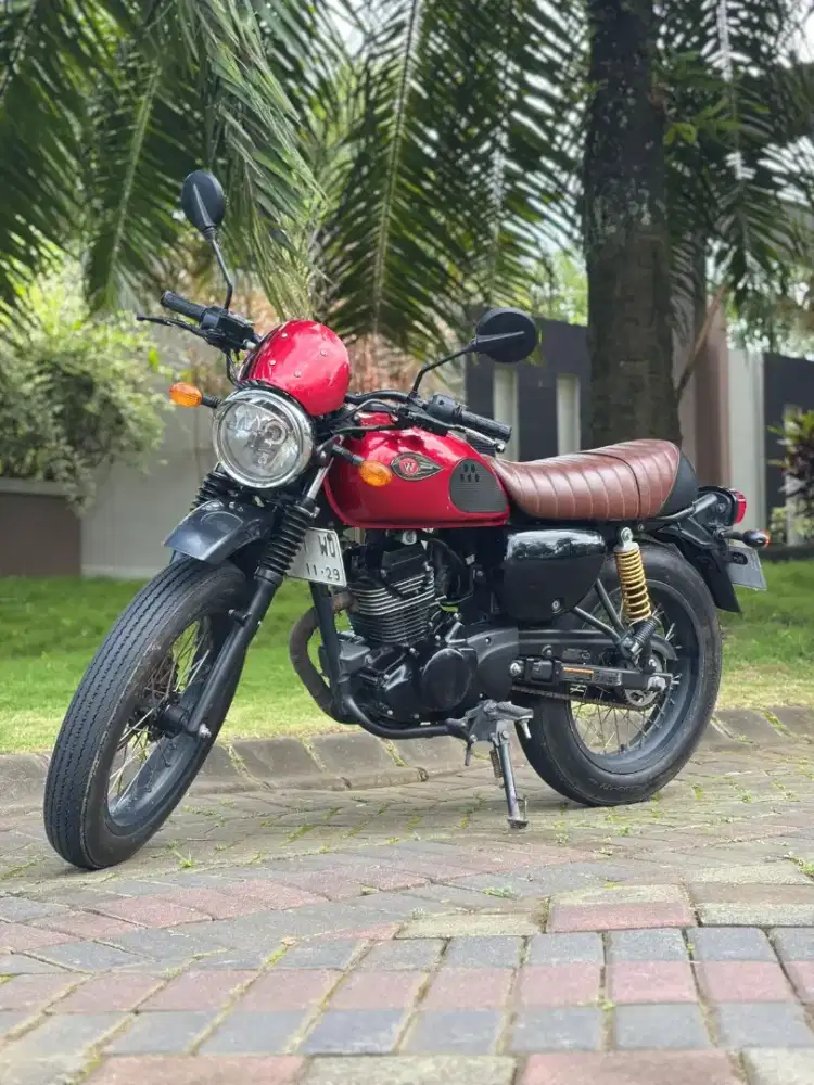 Kawasaki W175 Cafe THN 2019 Merah Koko Motor