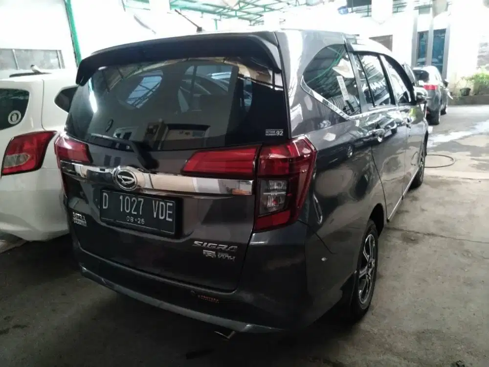 DP 10 JT Daihatsu Sigra R Deluxe Matic 2021 Original Grey