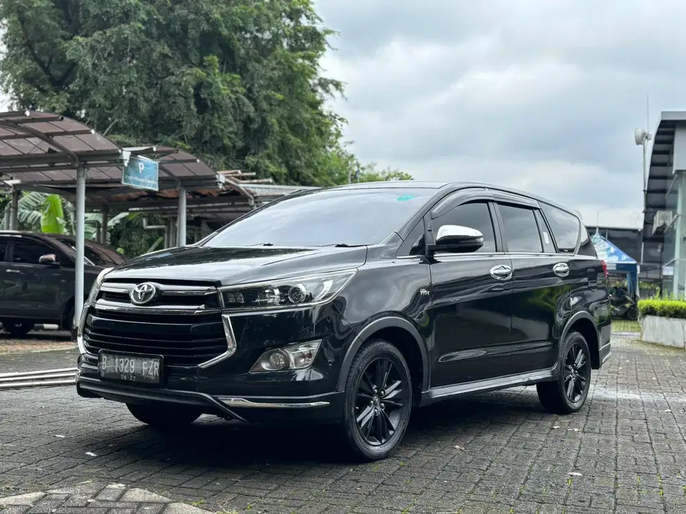 [ Flash Sale ] Toyota Kijang Innova Venturer 2.0 AT 2017 Istimewa