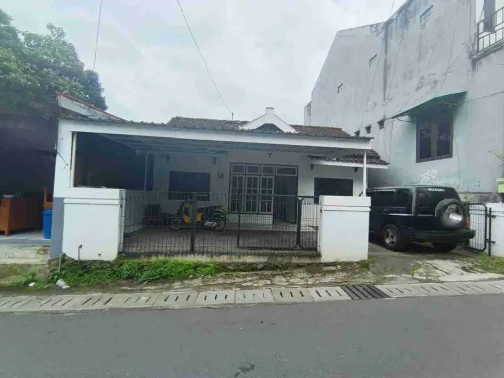 Rumah Tengah Kota Cocok Untuk Usaha Belakang UKSW di Sidorejo Salatiga