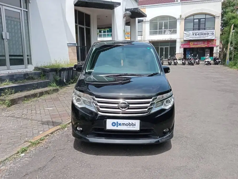 DP Rendah - Nissan Serena 2.0 Bensin-AT 2017