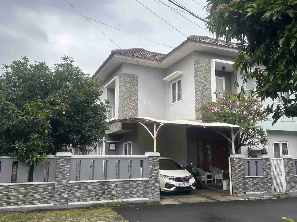 di jual rumah 2 lantai rapih semi furnish dlm komplek di cipayung jakarta timur
