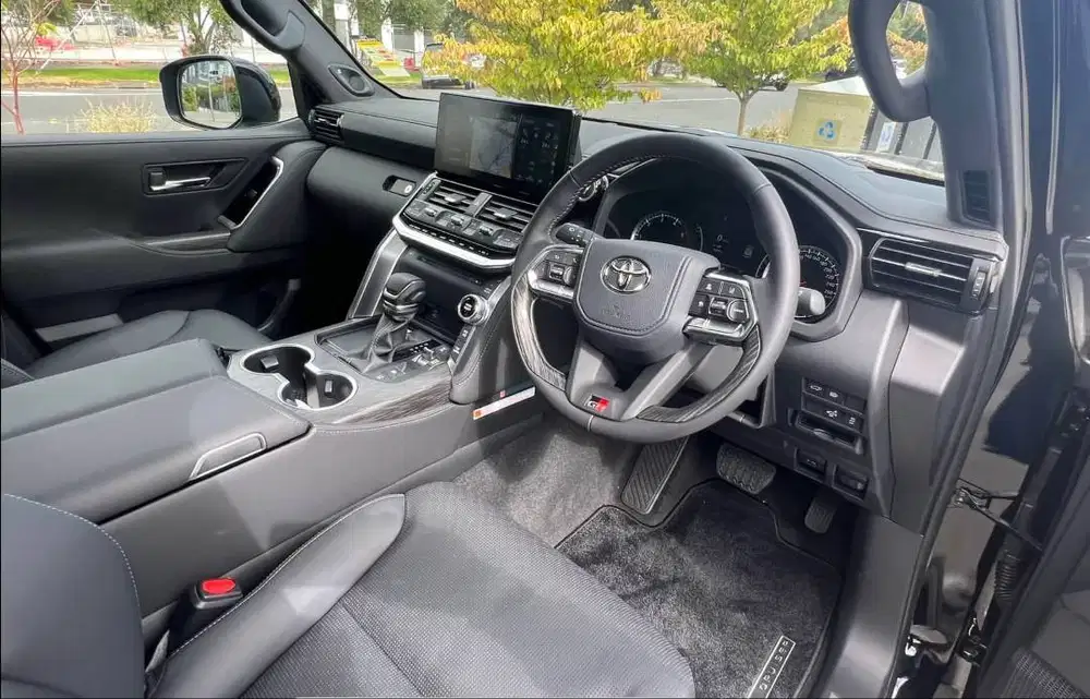 Upgrade interior Land Cruiser 200 To Land Cruiser 300 GR & VXR