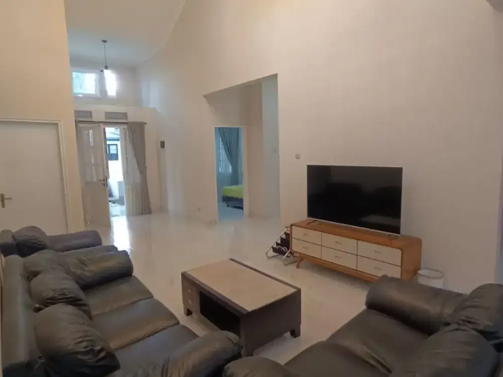 Dijual/Disewakan Rumah Lux Kota Baru Parahyangan Furnished