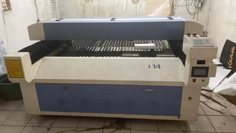 Mesin laser cutting flatbed co2 flatbed