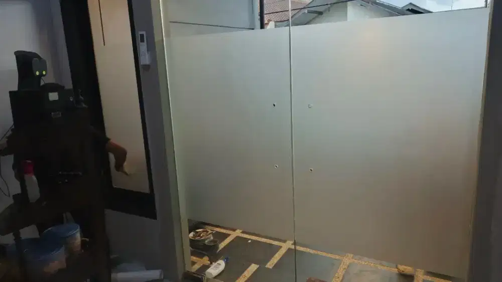 Stiker kaca sandblast dekorasi pintu masuk kantor & toko ready selalu