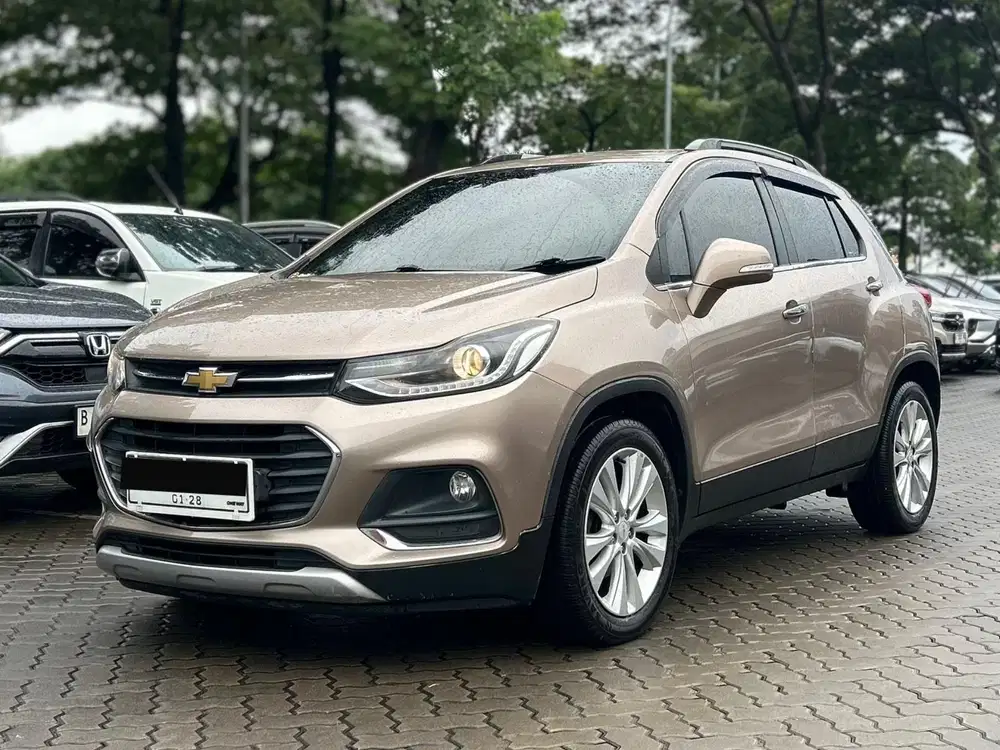 CHEVROLET TRAX TURBO LTZ 1.4 AT 2017 COKLAT, KM 89RB