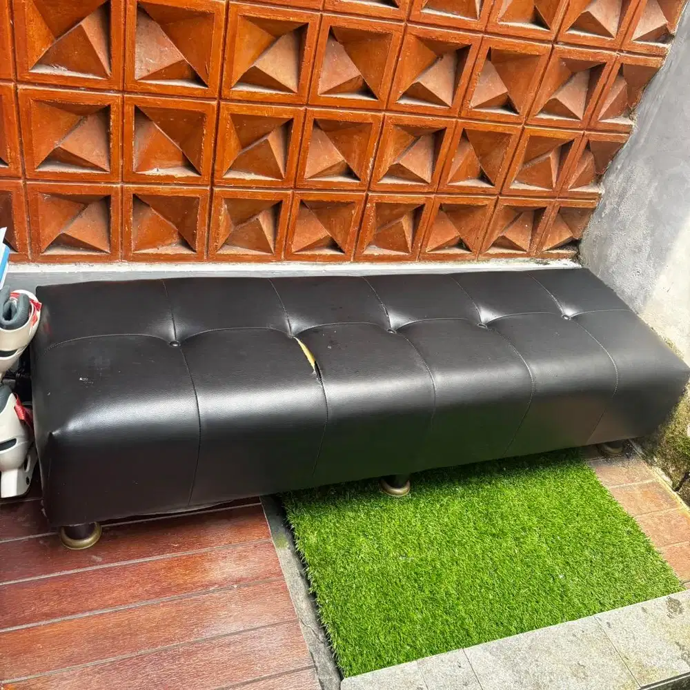 Bench hitam panjang